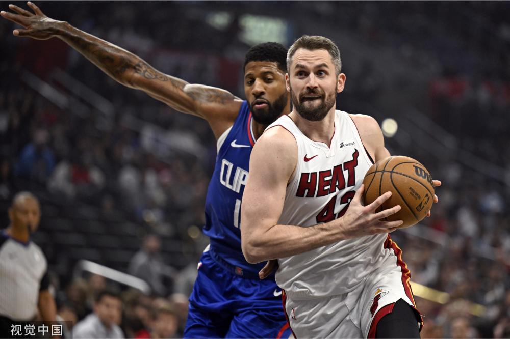 在他的两段 在他的两段